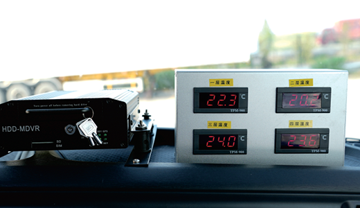 6.8-7.6米畜（雏）禽运输车